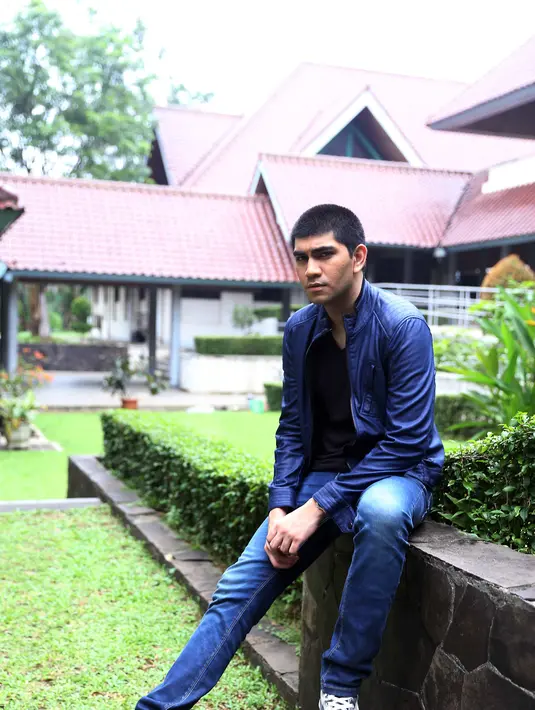 Gandhi Fernando disela-sela syuting School of The Dead, kawasan Depok, Jawa Barat, Sabtu (13/2/2016) mengatakan syuting hanya satu hari. (Nurwahyunan/Bintang.com)