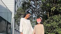 Denada dan Aisha (Sumber: Instagram/denadaindonesia)