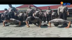 Sebagai penegak hukum dan pelayan masyarakat polisi juga dituntut untuk disiplin dan tertib, termasuk berpenampilan rapi.