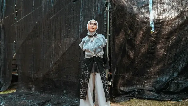 10 Inspirasi Layering Style ala Feby Putri yang Banyak Ditiru Anak Skena