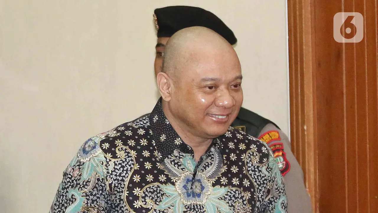 Teddy Minahasa Penuh Senyum saat Jalani Sidang Vonis Kasus Narkoba
