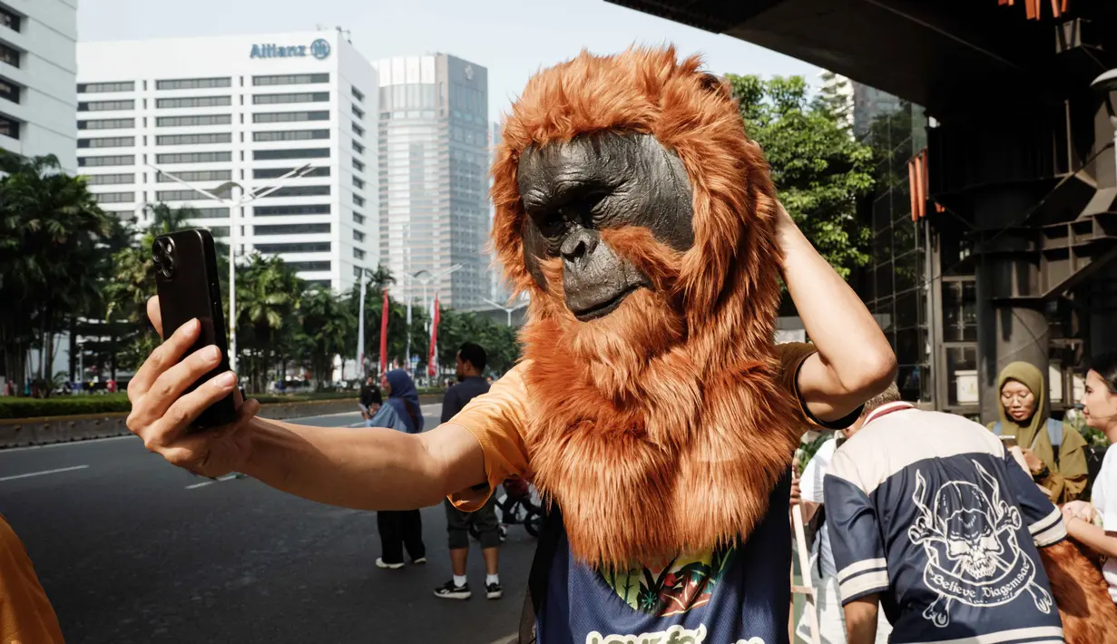 Aksi ini menjadi bagian memperingati Hari Orangutan Sedunia yang jatuh setiap tanggal 19 Agustus. (YASUYOSHI CHIBA/AFP)