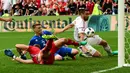Birkir Saevarsson. Adalah pencetak gol bunuh diri ke-8 sepanjang sejarah Euro. Saat itu Islandia berhadapan dengan Hongaria di laga Grup F Euro 2016, 18 Juni 2016. Gol terjadi di menit ke-88 saat Islandia unggul 1-0. Hasil akhir Islandia bermain imbang 1-1. (Foto: AFP/Attila Kisbenedek)