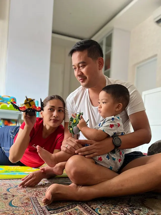 Anniversary Ke-2  Tata Janeeta dan Raden Brotoseno