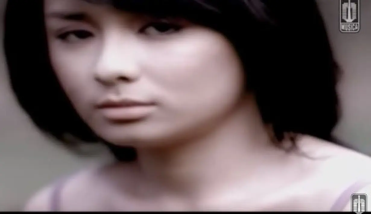 Joanna Alexandra selalu diingat sebagai model videoklip band Peterpan berjudul Mungkin Nanti. (YouTube)