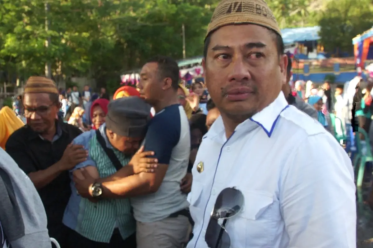 Tangis Bupati Bone Bolango Pecah Lihat Anak Membasuh Kaki Orangtua