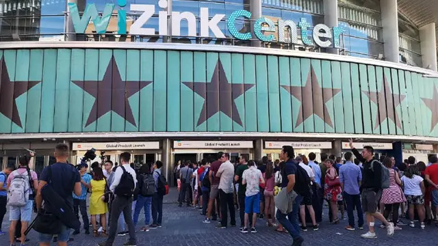Suasana antrean jelang peluncuran Xiami Mi A2 di WiZink Center, Madrid, Spanyol. Liputan6.com/Yuslianson