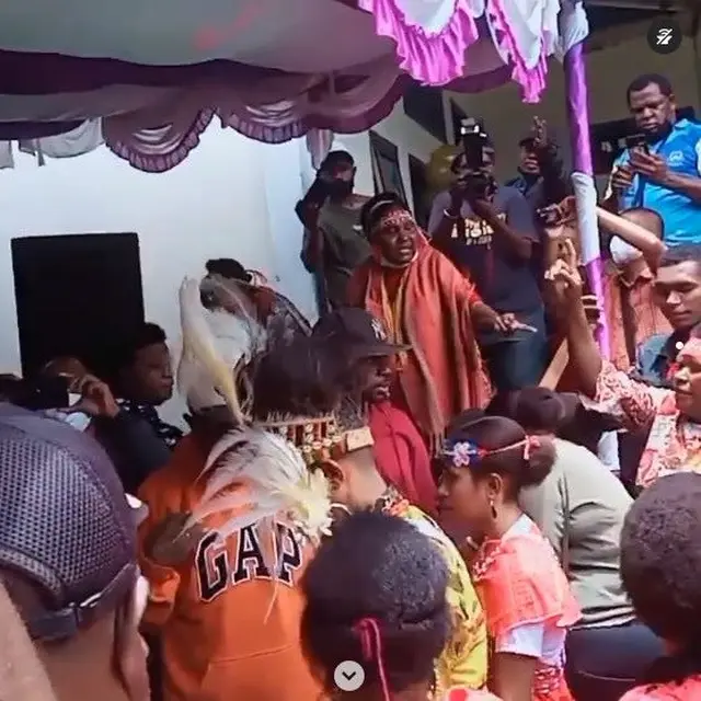 6 Momen Prosesi Lamaran Ricky Kambuaya di Sorong, Tampak Meriah