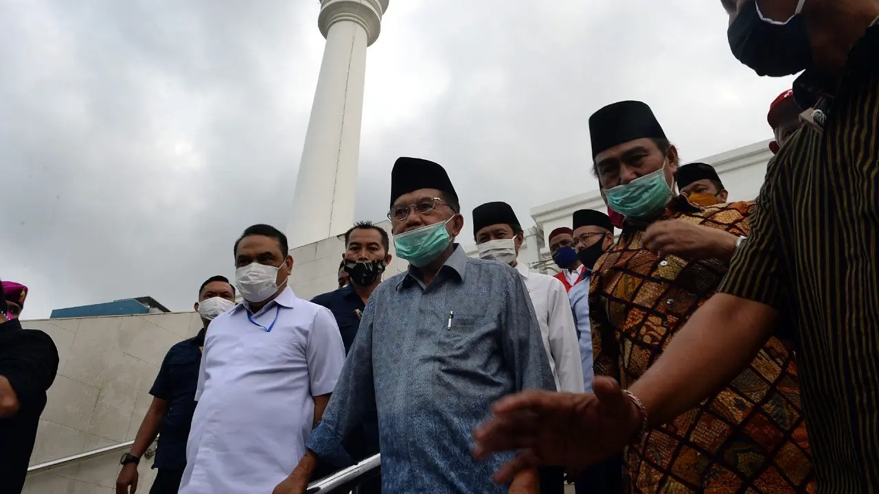 Jusuf Kalla menyambangi Masjid Agung Al Azhar, Jakarta Selatan, Rabu (3/6/2020). (foto: istimewa)