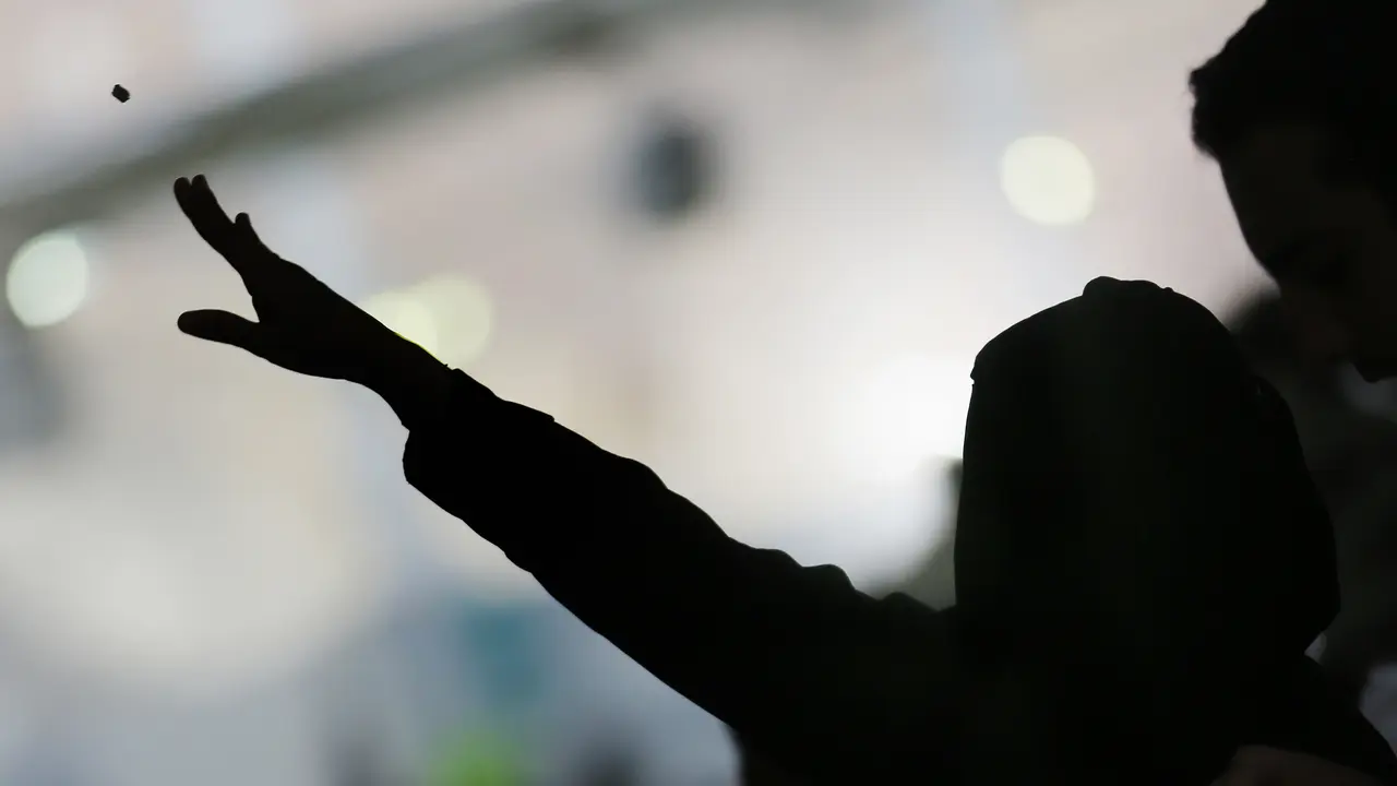 Melihat Lebih Dekat Jemaah Haji Lempar Jumrah di Mina