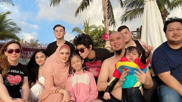 7 Potret Kedekatan Ahmad Dhani dengan Ketujuh Anaknya, Bukti Ayah Mengayomi