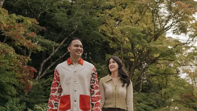 Ihsan Fadhlur Rahman melamar Elma Agustin (credit: instagram/bangmarlon)