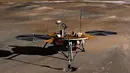 The Phoenix Mars Lander dirancang untuk mempelajari permukaan dan dekat permukaan lingkungan dari lokasi pendaratan di wilayah utara tinggi Mars. (businessweek.com)