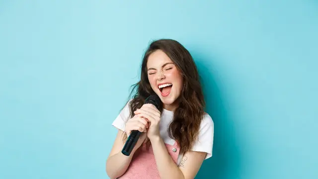 Ilustrasi bernyanyi meningkatkan fungsi kognitif