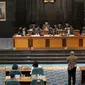 Pimpinan DPRD DKI membuka sidang paripurna pengajuan hak angket di Gedung DPRD DKI Jakarta, Kamis (26/2/2015). Sidang tersebut  untuk melakukan penyelidikan atas dugaan pelangggaran yang dilakukan Gubernur Basuki T Purnama. (Liputan6.com/Faizal Fanani)