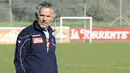 Pelatih Napoli, Roberto Donadoni dalam sesi latihan pada 11 Maret 2009 di Castelvolturno. Donadoni diangkat setelah Napoli memecat Edy Reja. AFP PHOTO/ROBERTO SALOMONE