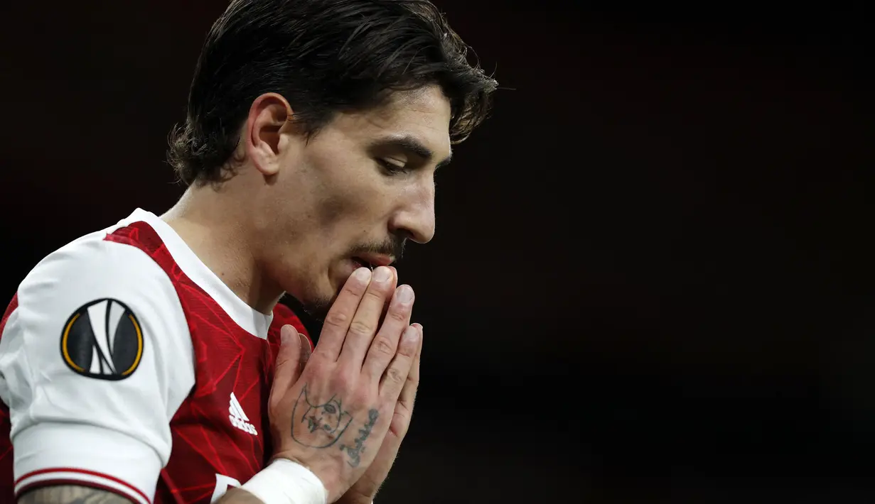 Hector Bellerin yang merupakan produk akademi Arsenal akhirnya musin ini dipinjamkan ke Real Betis selama satu musim tanpa opsi pembelian. Real Betis memang sudah lama kagum dengan bek yang bersinar dibawah asuhan Arsene Wenger tersebut. (Foto: AFP/Adrian Dennis)