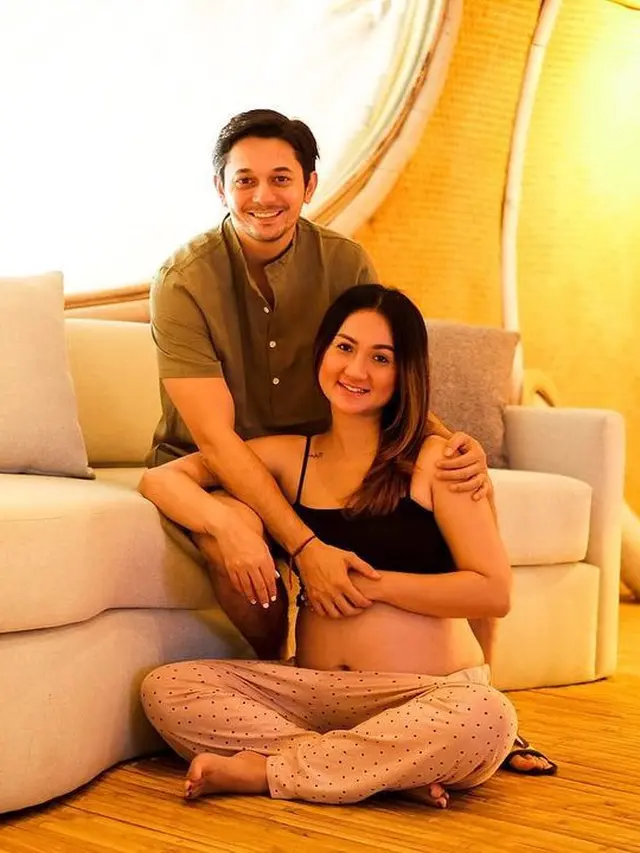 [Fimela] Tengku Dewi Putri dan Andrew Andika