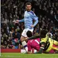 Penyerang Manchester City, Bernardo Silva, melepaskan tendangan saat melawan Southampton pada laga Piala Liga Inggris di Stadion Etihad, Selasa (29/10). Manchester City menang 3-1 atas Southampton. (AP/Rui Vieira)