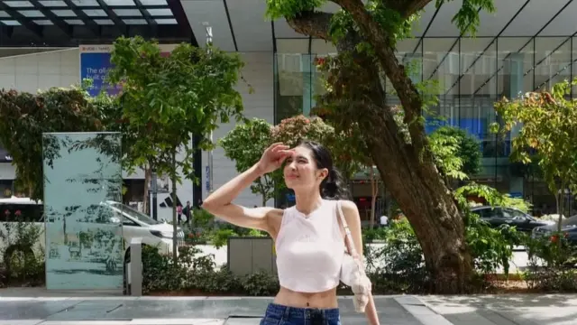 Potret fashion Mikha Tambayong yang bisa jadi inspirasi. (credit:instagram.com/miktambayong)