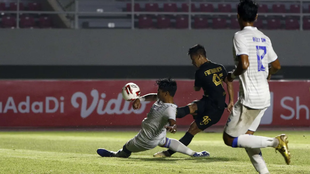 Arema FC Vs PSIS di Piala Menpora.