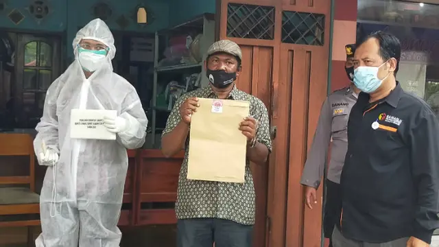 Cerita Petugas KPPS Layani Pasien Covid-19 Gunakan Hak Pilih di Pilkada Malang 2020