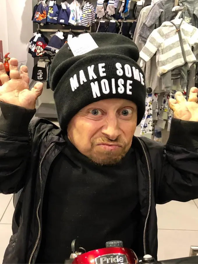 [Bintang] Pemeran Mini-Me di Austin Powers, Verne Troyer Meninggal Dunia