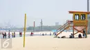 Warga tampak mengunjungi kawasan Pantai Karnaval Ancol, Jakarta, Rabu (9/12/2015). Bertepatan libur pelaksanaan pilkada serentak, kawasan wisata tersebut  tampak sepi pengunjung dibandingkan hari libur biasa. (Liputan6.com/Faizal Fanani)