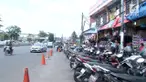 Rencana penggusuran Pasar Gembrong terkait proyek Tol Becakbayu menimbulkan polemik. Para pedagang bertanya-tanya mengenai kelanjutan nasib mereka.