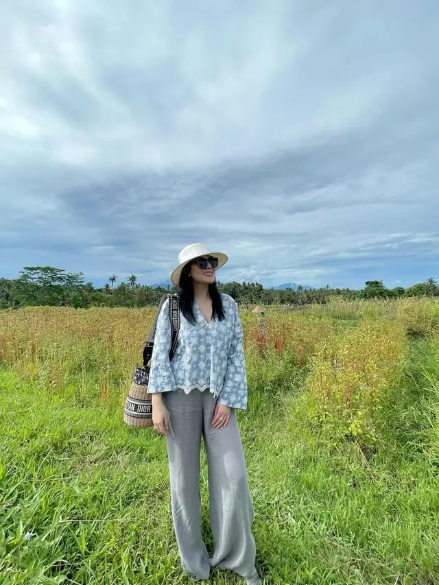 FOTO: Gaya Nindy Ayunda saat Pakai Topi, Menawan