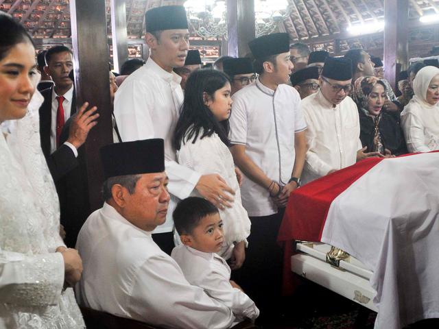 Tahlilan Di Cikeas Airlangga Kenang Ani Yudhoyono Selalu Hadiri Pameran Batik News Liputan6 Com