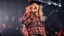 Beyonce mengubah gaya rambutnya,  Pelantun Run the World itu memamerkan poni barunya dalam foto yang dia posting di halaman Facebook-nya menjelang ulang tahun. (Bintang/EPA)