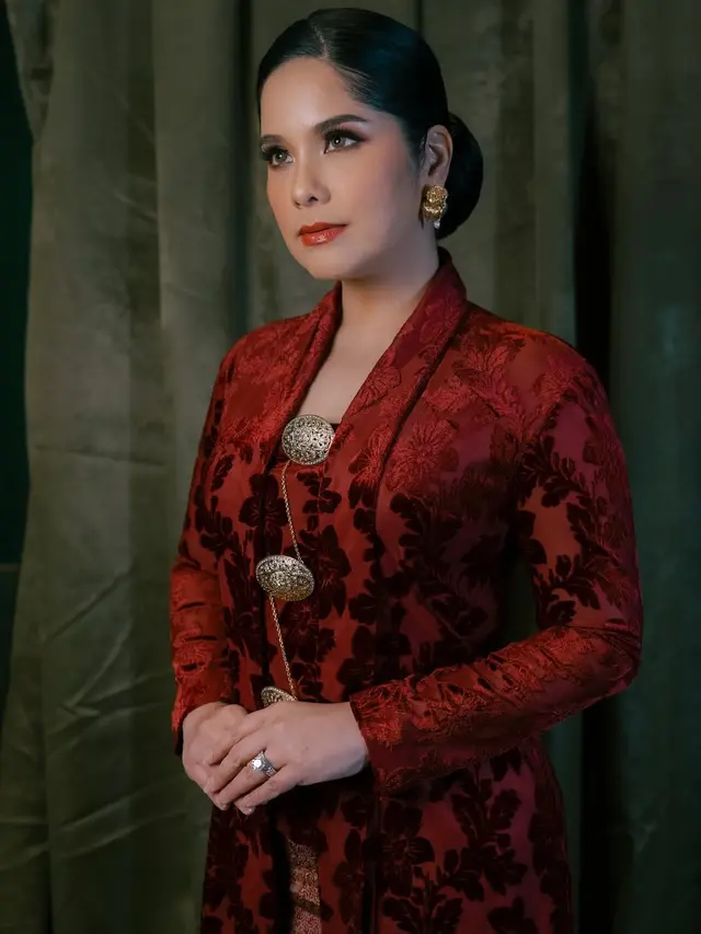 Potret Kebaya Annisa Pohan