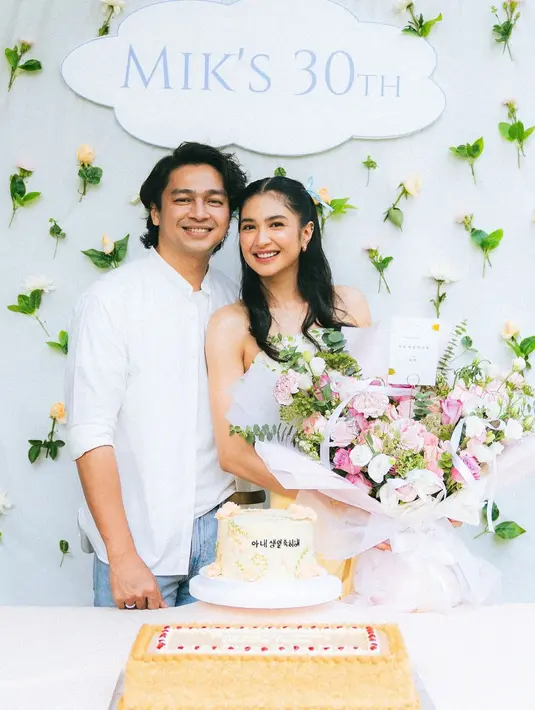 Seolah menolak tua, Mikha Tambayong tampil cantik dengan gaya awet muda di hari ulang tahunnya. [@miktambayong]