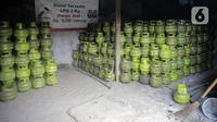 Tumpukan elpiji 3 kilogram di Jakarta, Selasa (4/5/2021). Kepala Bidang Energi Dinas Tenaga Kerja Tranmigrasi dan Energi DKI Jakarta Edward mengatakan tidak akan ada angka kenaikan harga gas elpiji ukuran 3 kilogram. (Liputan6.com/Johan Tallo)