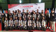 Tim renang Indonesia tiba di Tanah Air setelah menuntaskan perjuangan mereka di SEA Games 2025 Thailand. Rombongan atlet mendarat di Bandara Soekarno-Hatta, Tangerang, Selasa (16/12/2025) malam pukul 19.00 WIB. (Bola.com/Robby Dian)