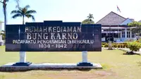 Rumah Pengasingan Bung Karno di Bengkulu. (Liputan6.com/Yuliardi Hardjo Putro)