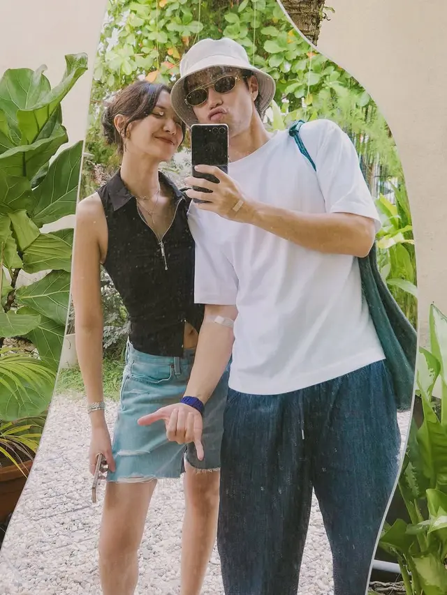 Tampilan Sheila Dara Temani Suaminya, Vidi Aldiano saat Berobat Kanker ke Penang. [@vidialdiano]