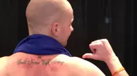 Demi Amal, Evertonian Pasang Tato Slogan Liverpool