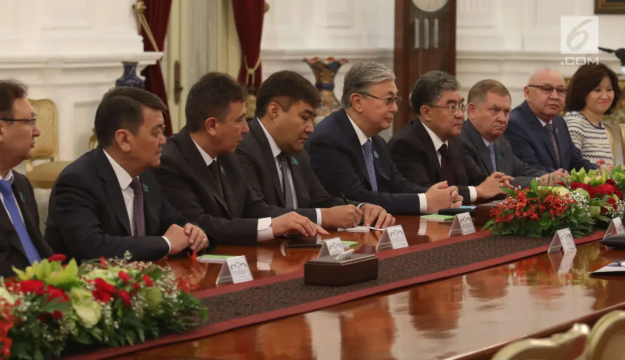 Ketua Senat Parlemen Republik Kazakhstan, Kassym Zhomart Tokayev saat berkunjung di Istana Merdeka, Jakarta, Selasa (13/3). Presiden Nazarbayez mengundang Presiden Jokowi untuk ke Kazakhstan pada Oktober mendatang. (Liputan6.com/Angga Yuniar)