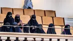 Sejumlah perempuan mengenakan niqab duduk di antara hadirin di Parlemen Denmark di Kopenhagen, Denmark (31/5). Denmark resmi melarang pakaian yang menutupi wajah, termasuk cadar Islam seperti niqab atau burqa. (Mads Claus Rasmussen / Ritzau Scanpix / AFP)