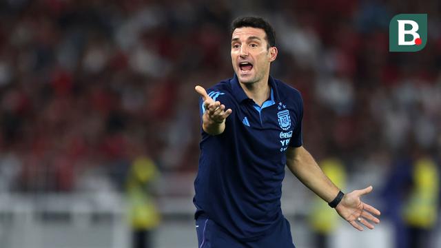 Foto: Menilik Kembali Lemparan Maut Pratama Arhan, Sukses Berikan Ancaman di Muka Gawang Emiliano Martinez