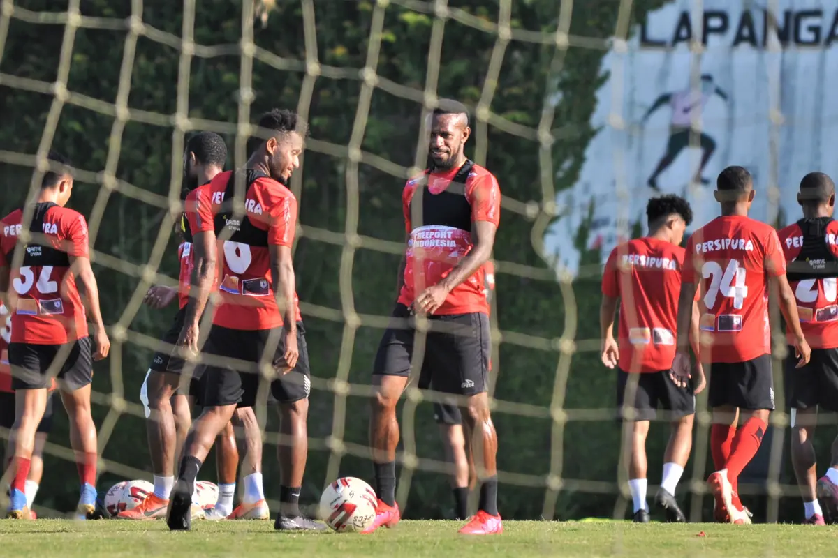 Kapten tim Persipura, Boaz Salossa