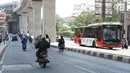 Bus Transjakarta melintasi Jalan RS Fatmawati Raya, Jakarta, Selasa (10/9/2019). Penerapan perluasan aturan ganjil genap di sejumlah ruas jalan Ibu Kota berimbas pada lenggangnya arus lalu lintas di kawasan tersebut. (Liputan6.com/Immanuel Antonius)