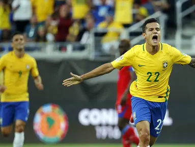 Philippe Coutinho (2kiri) merayakan golnya ke gawang Haiti pada lanjutan penyisihan grup Copa America Centenario 2016 di Stadion Camping World, Orlando, Florida, AS, (9/6/2016) WIB. (Mandatory Credit: Kim Klement-USA TODAY Sports)