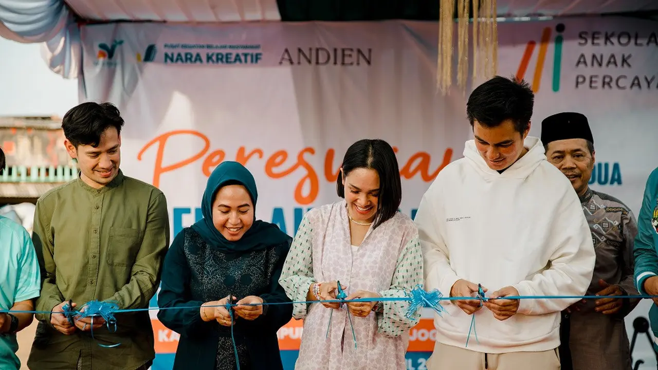 Andien meresmikan Sekolah Anak Percaya kedua di Kampung Pemulung Kelurahan Joglo, Jakarta Barat, Selasa (6/4/2023). (Foto: Dok Pribadi)