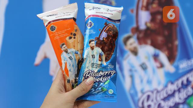 Foto: Menikmati Segarnya Es Krim Pilihan Lionel Messi, Aice Blueberry Cookies dengan Rasa Mendunia