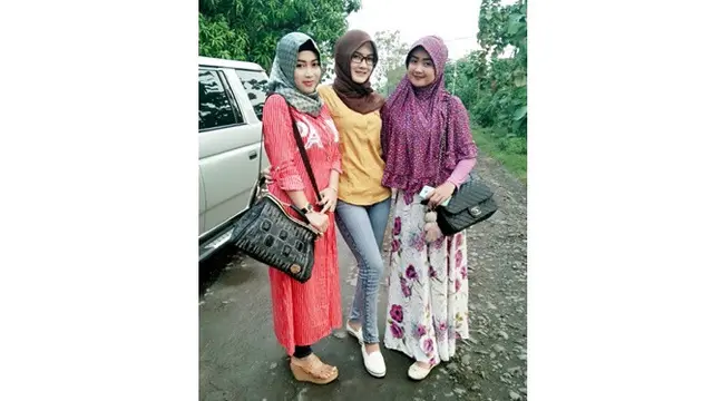 5 Pesona Nella Kharisma Saat Pakai Hijab, Semakin Cantik