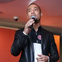 "Satu cover yang saya bawakan karena ini lagu band favorit saya. Saya suka Duran Duran karena itu lagu kesukaan saya, Ordinary World.," kata Marcell Siahaan di KFC Tugu Tani, Jakarta Pusat, Rabu (5/8/2015). (Galih W. Satria/Bintang.com)