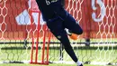 <p>Tim Setan Merah menggaet kiper Timnas Kamerun itu dari Inter Milan. Manajemen Manchester United mengeluarkan dana 43,8 juta poundsterling plus add-ons senilai 3,4 juta poundsterling, demi meminang Andre Onana. (FOTO: twitter.com/ManUtd)</p>